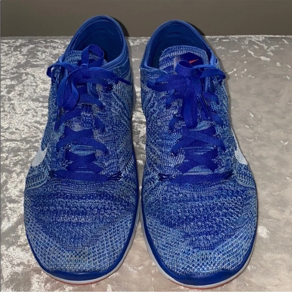 Nike women’s TR flyknit blue/white sneakers